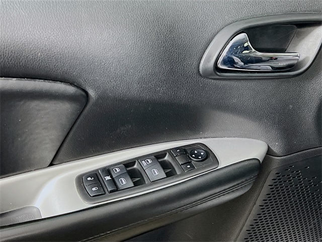 Vehicle image 9 of 35