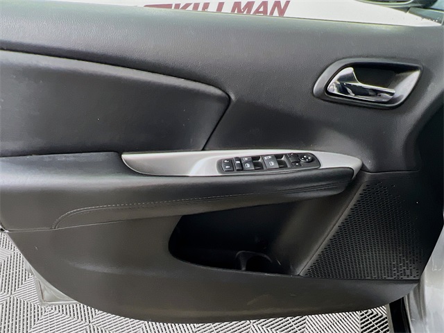Vehicle image 28 of 35