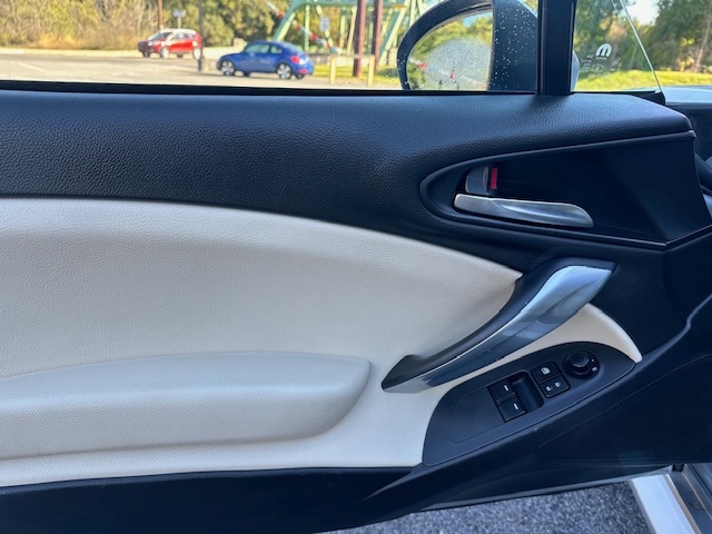 Vehicle image 9 of 32