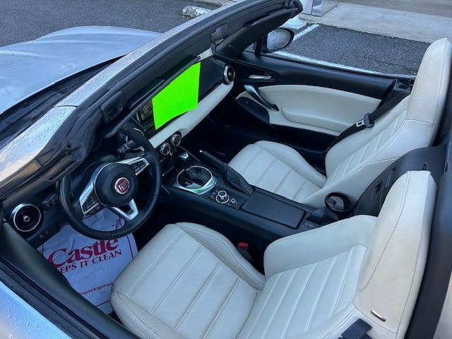 Vehicle image 27 of 32