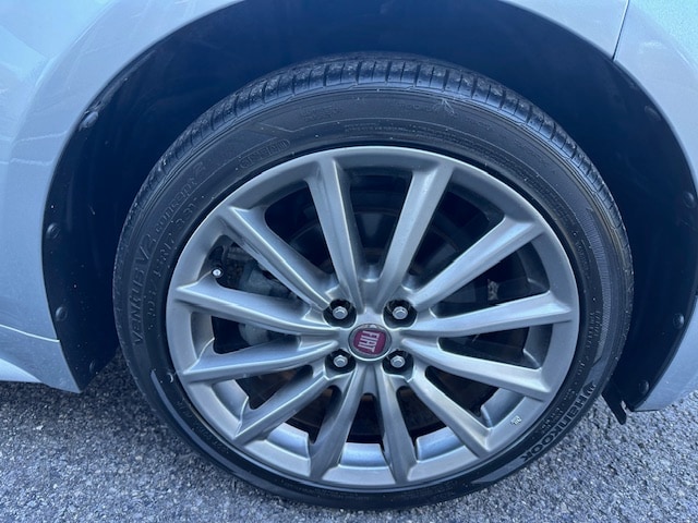 Vehicle image 31 of 32