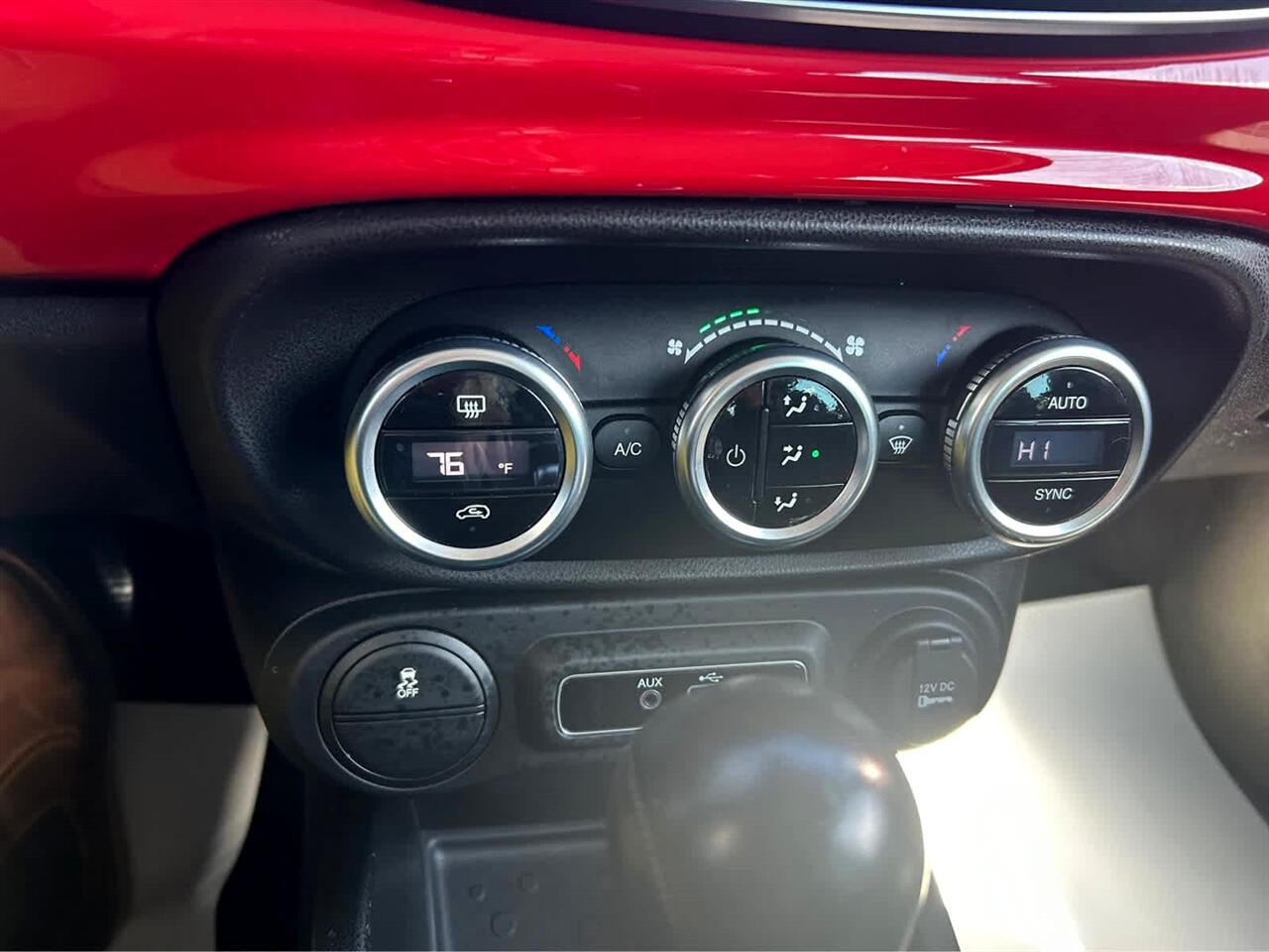 Vehicle image 25 of 33
