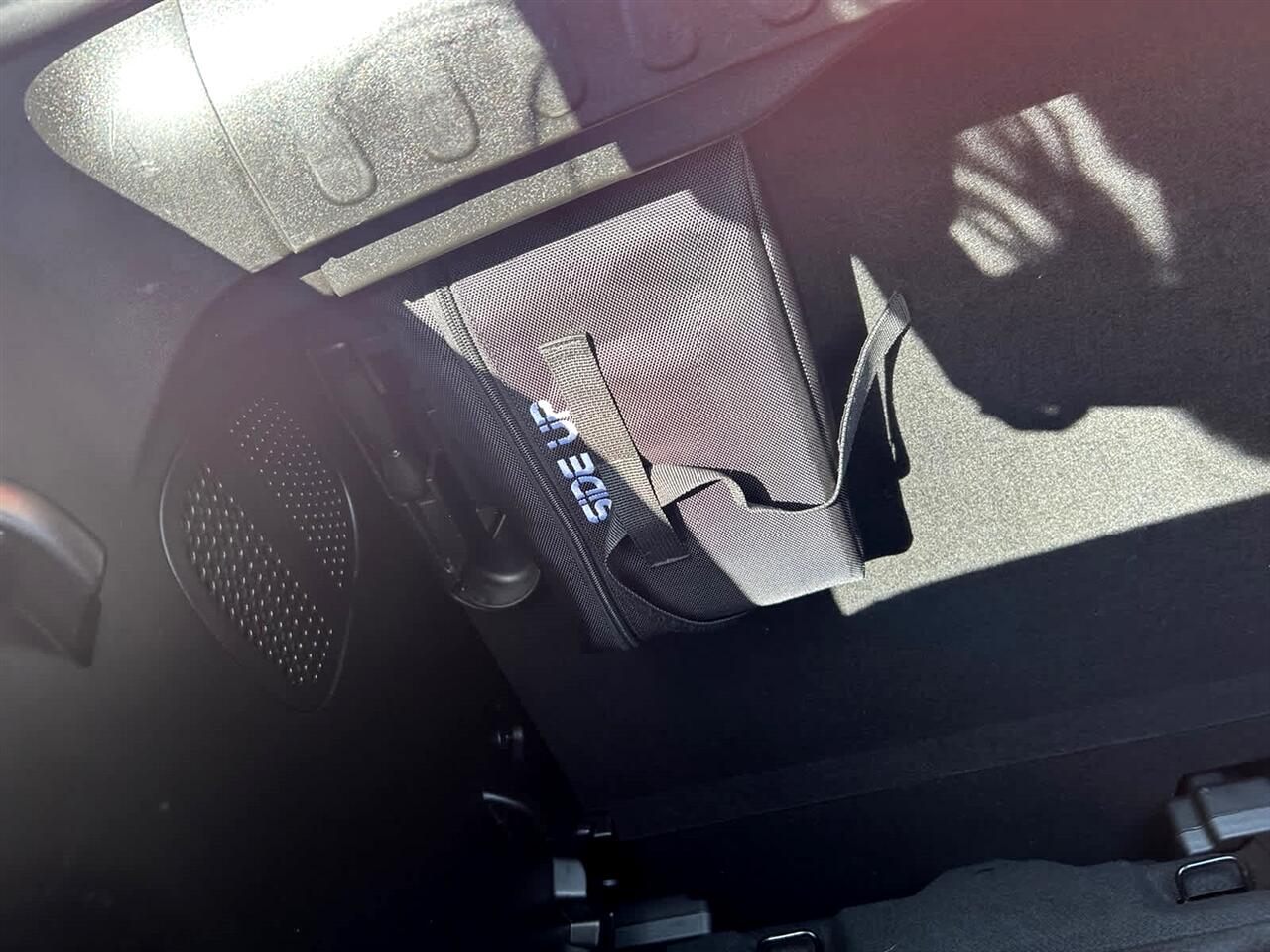 Vehicle image 28 of 33
