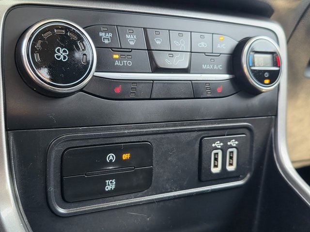 Vehicle image 33 of 41