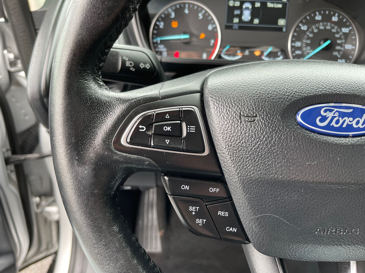 Vehicle image 23 of 29
