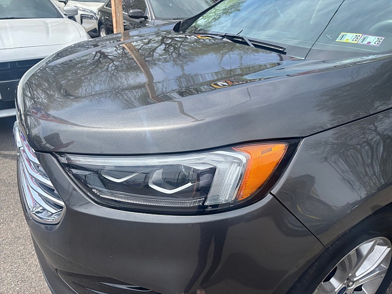 Vehicle image 20 of 35