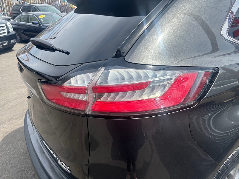 Vehicle image 23 of 35