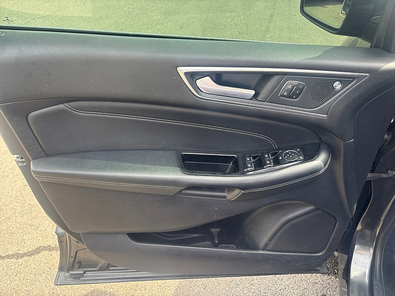 Vehicle image 32 of 35