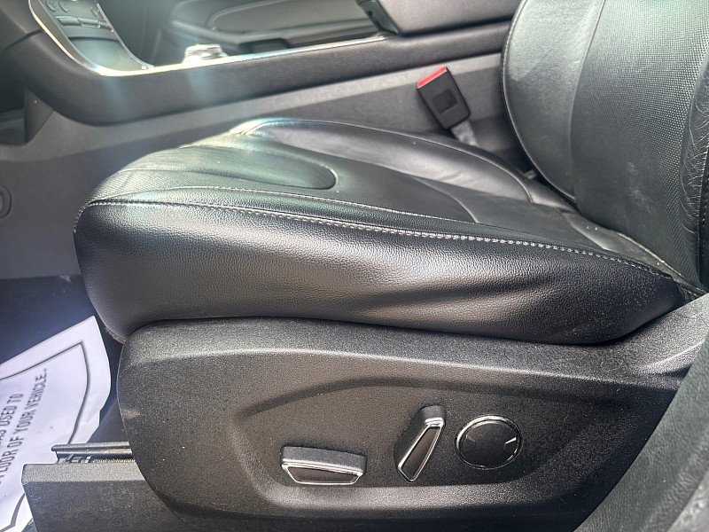 Vehicle image 17 of 35