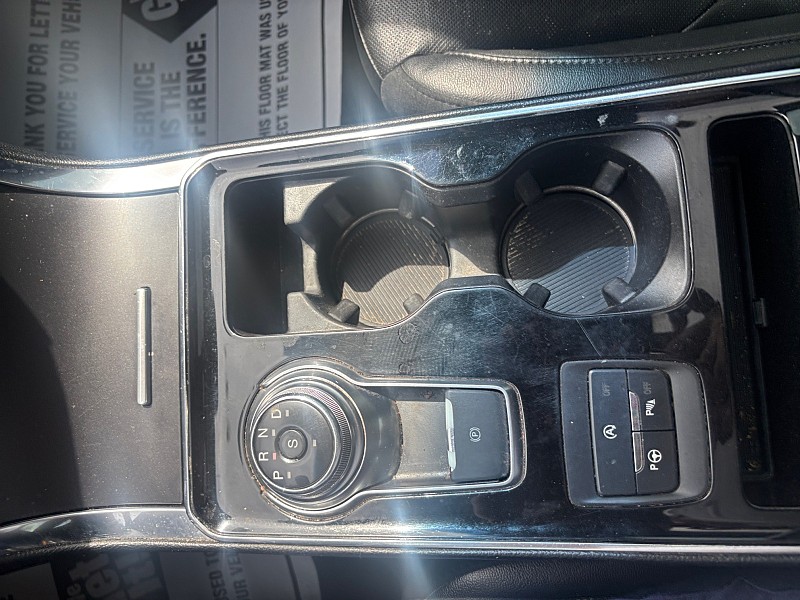 Vehicle image 33 of 35