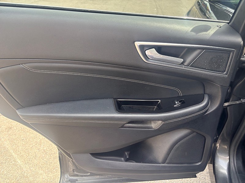 Vehicle image 28 of 35