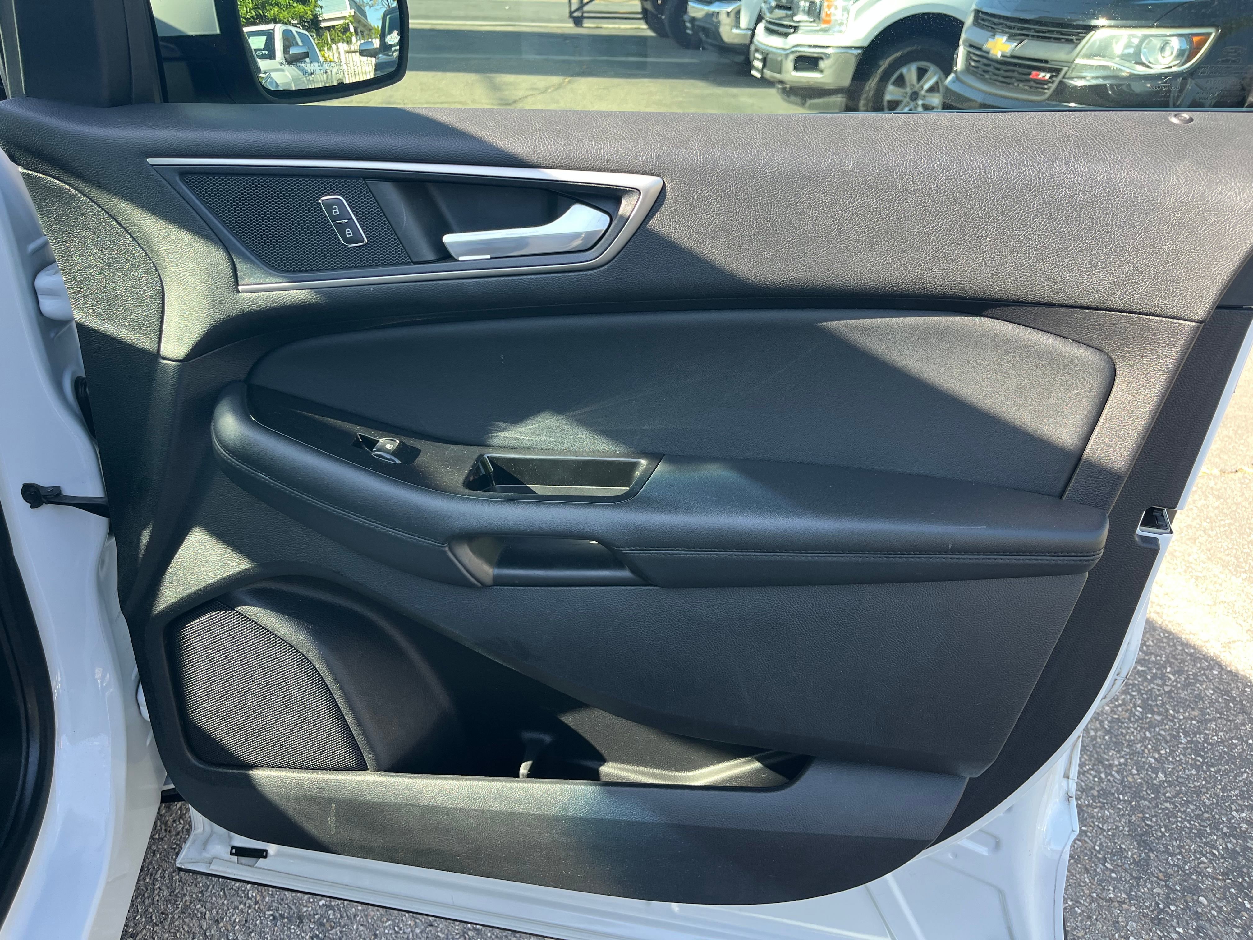 Vehicle image 57 of 72