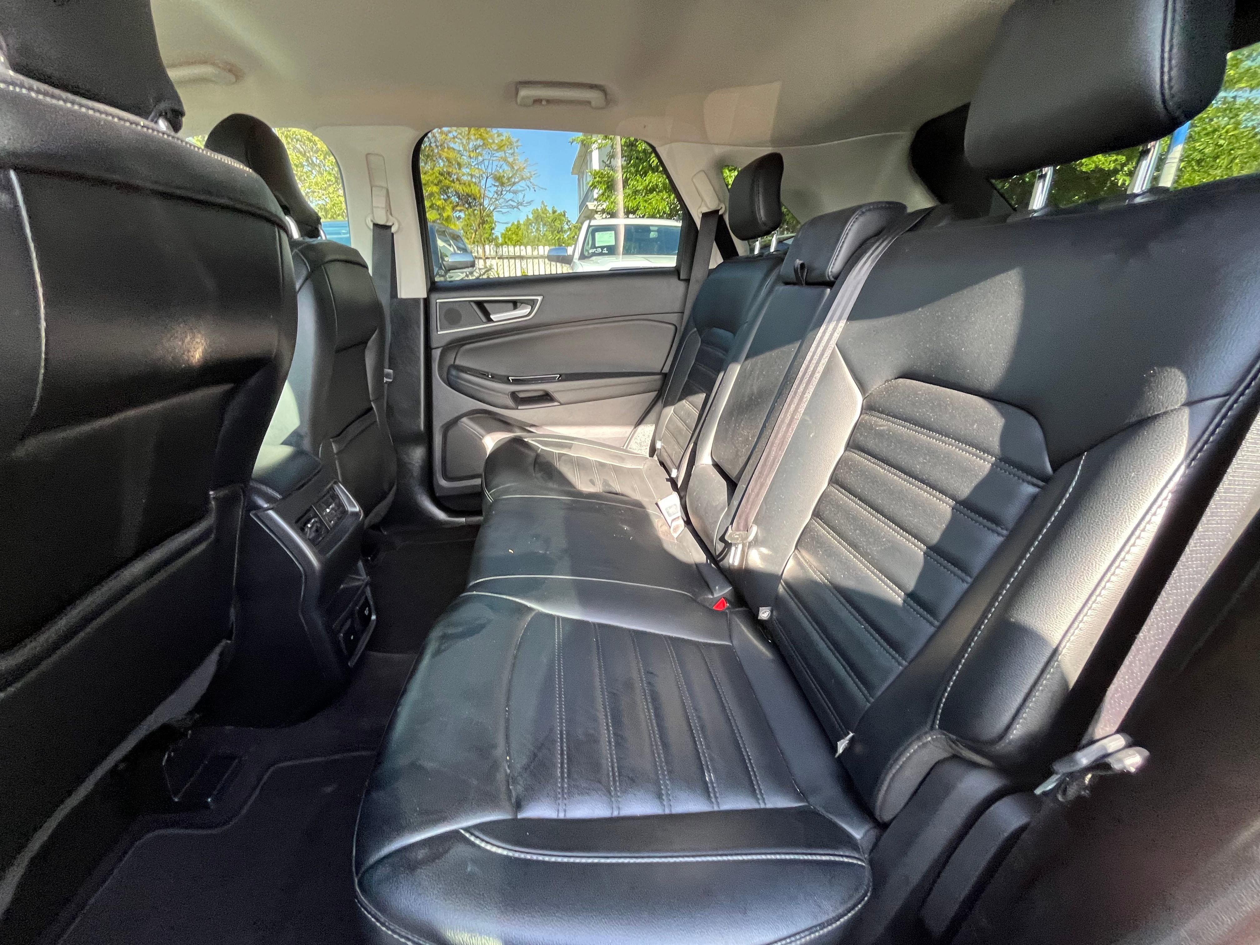 Vehicle image 29 of 72