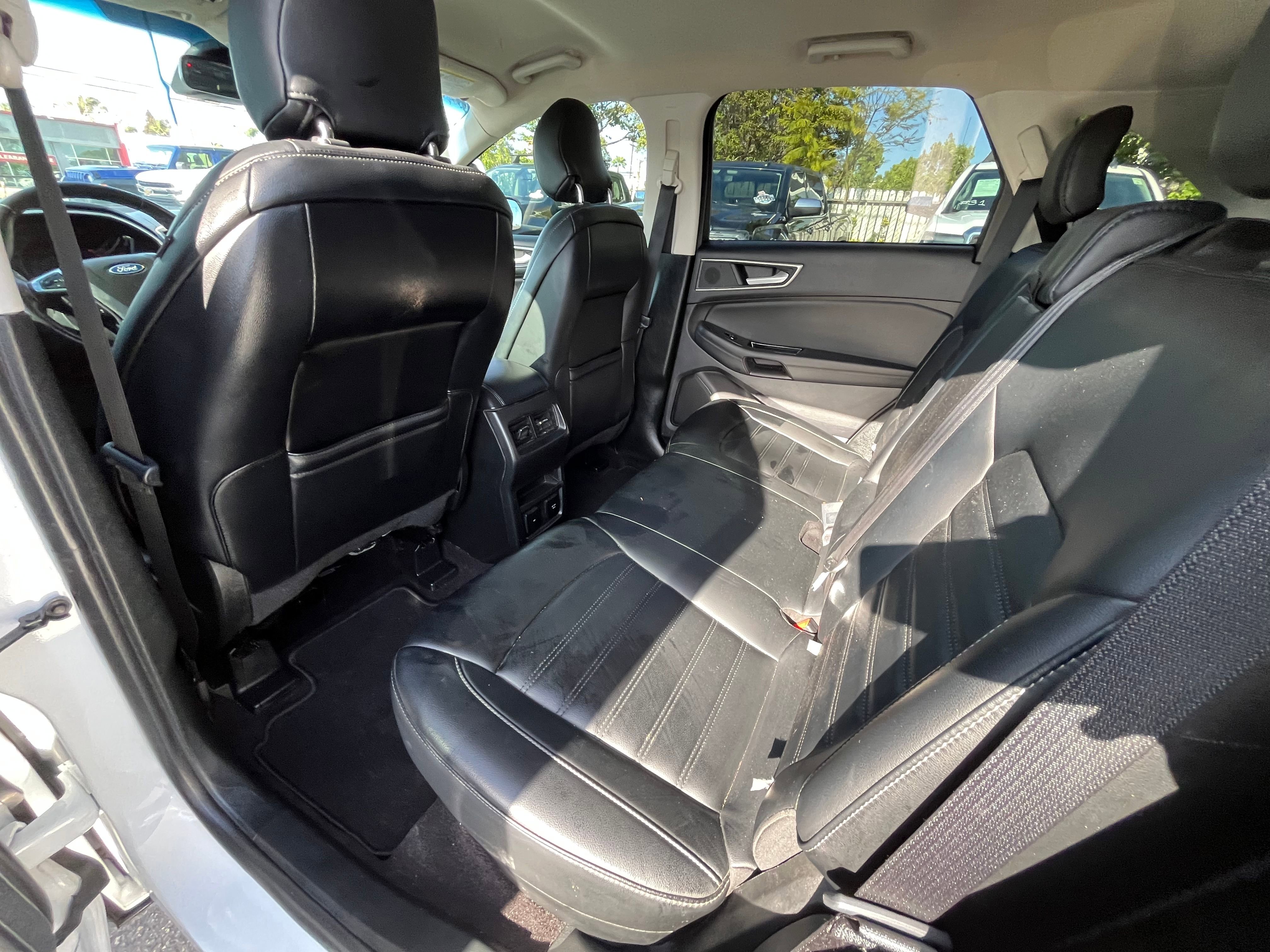 Vehicle image 30 of 72