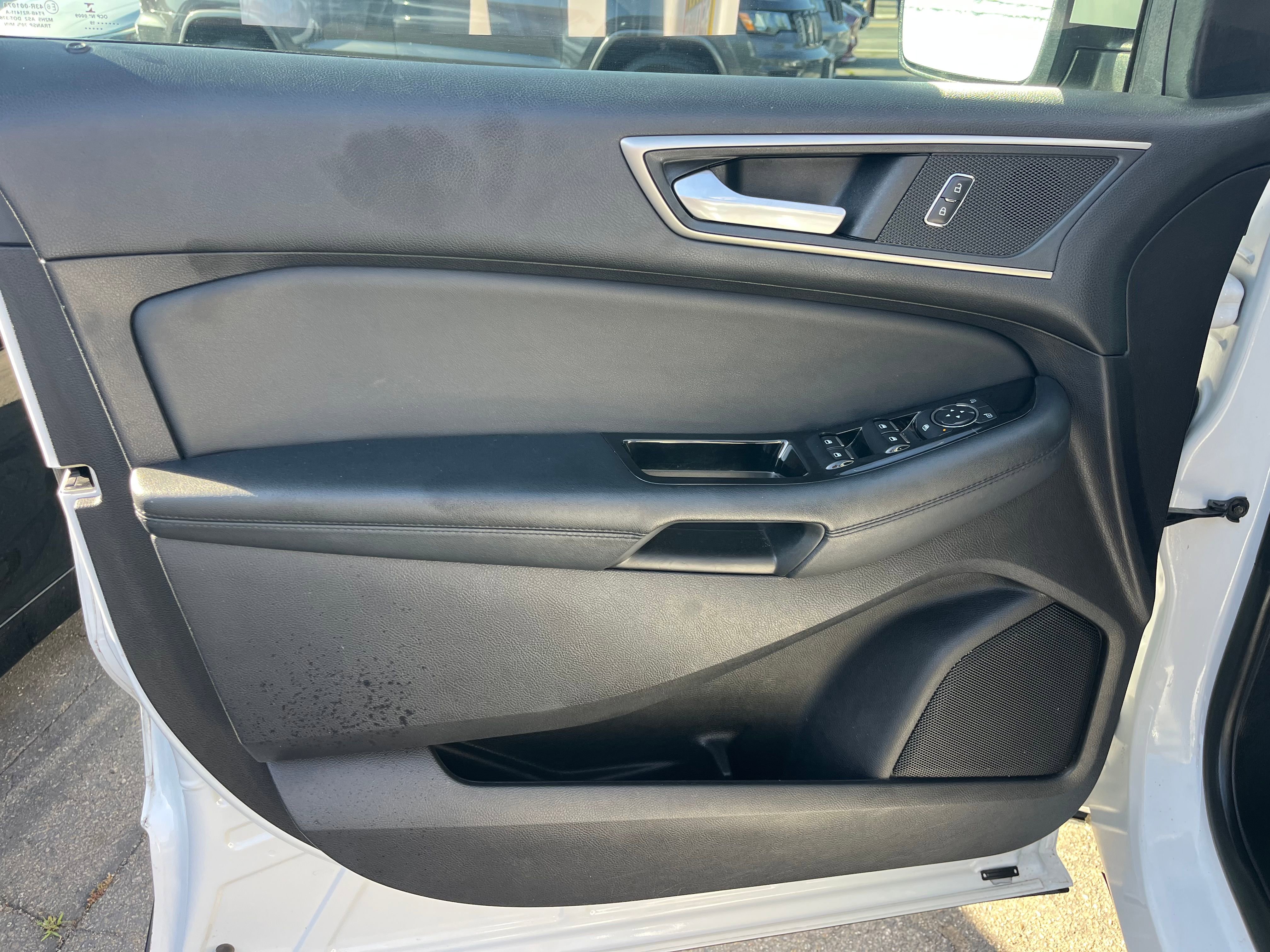 Vehicle image 36 of 72