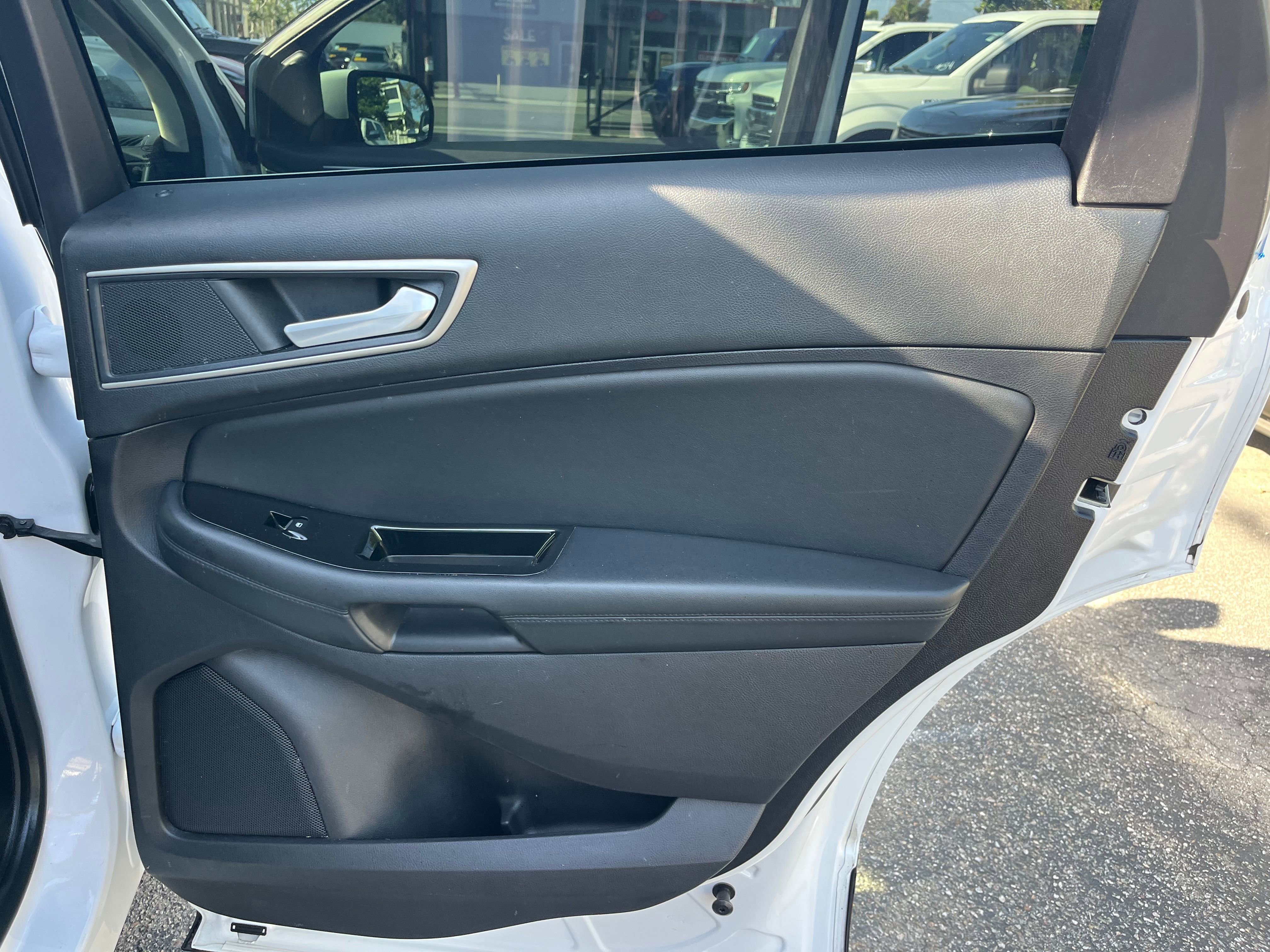 Vehicle image 64 of 72