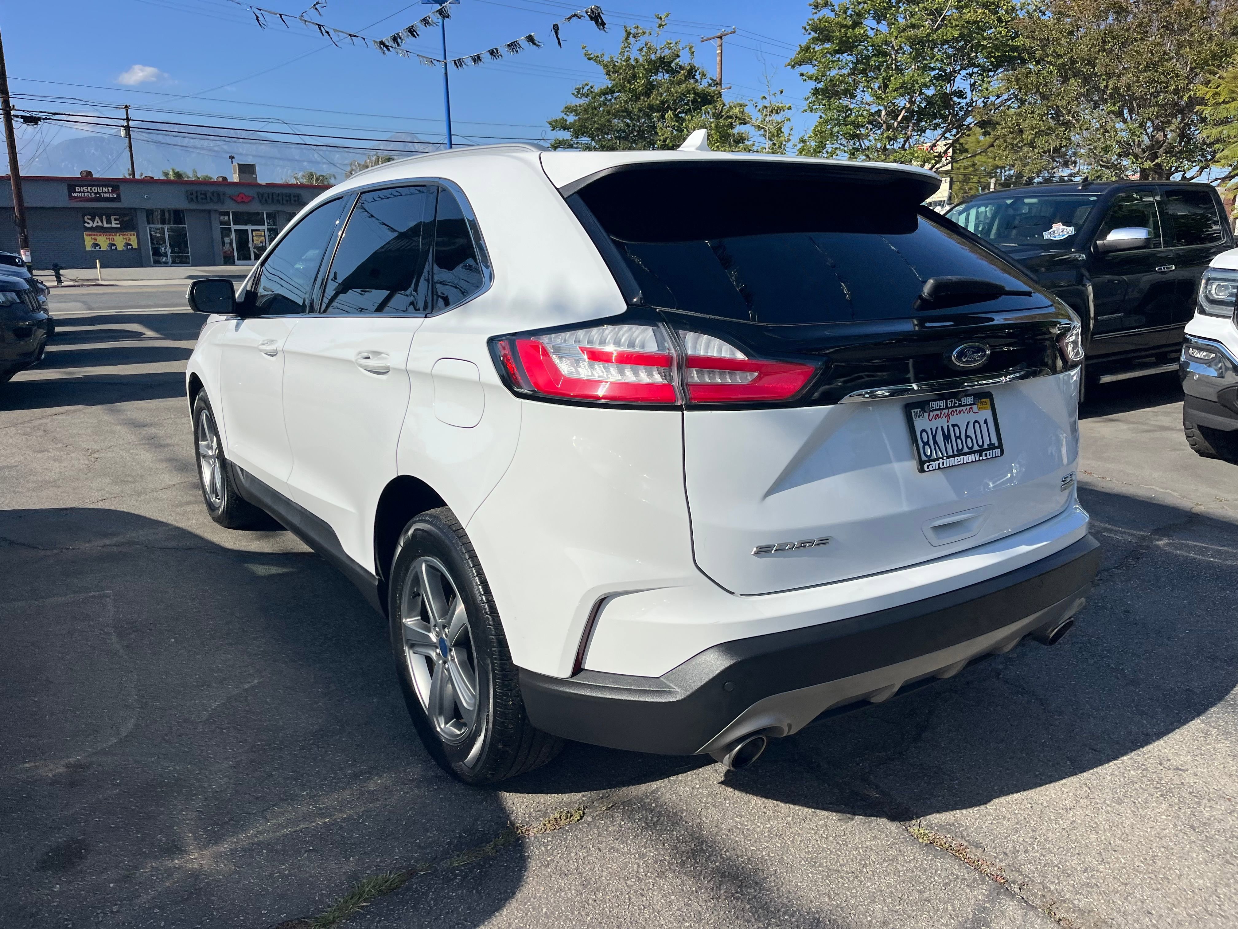 Vehicle image 21 of 72
