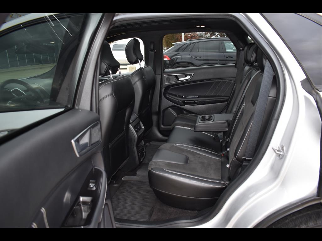 Vehicle image 19 of 30