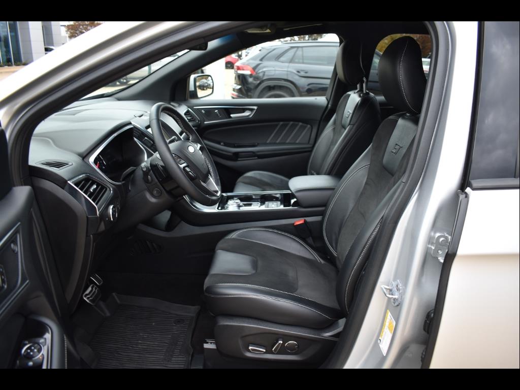 Vehicle image 15 of 30