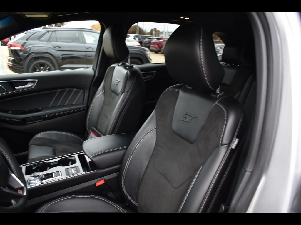 Vehicle image 16 of 30