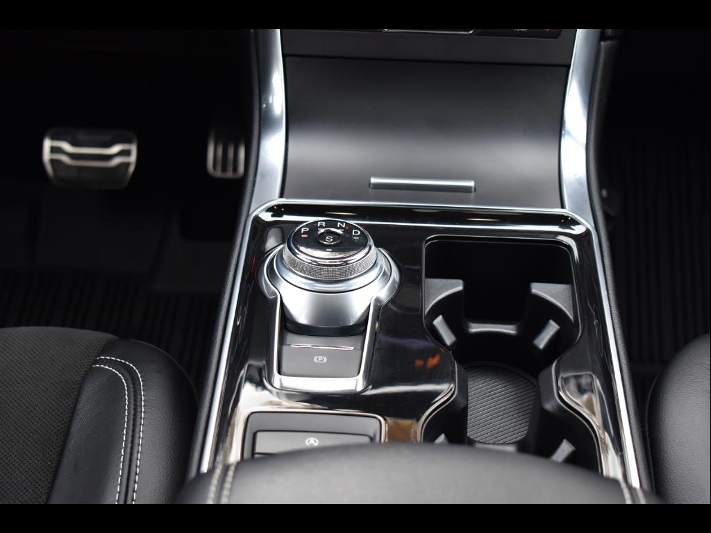 Vehicle image 18 of 30
