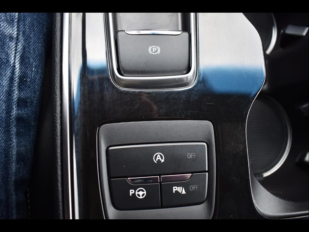 Vehicle image 14 of 30