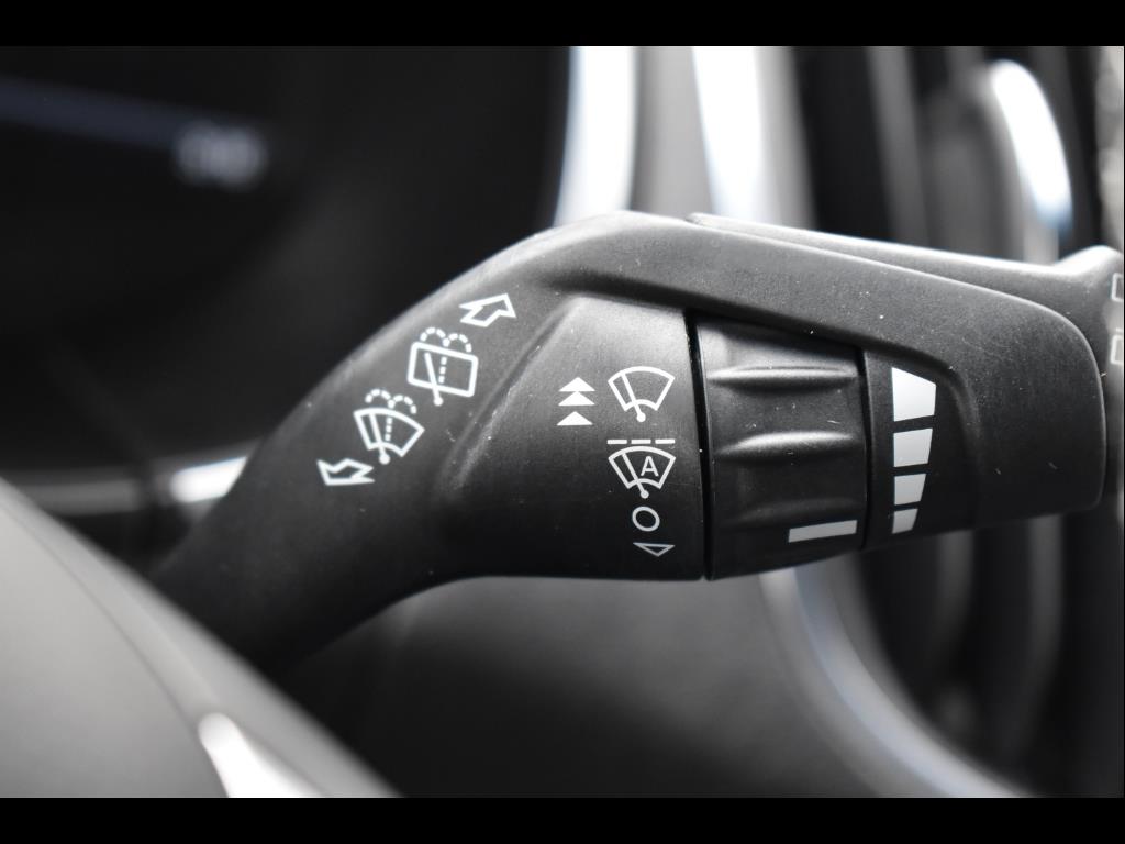 Vehicle image 26 of 30
