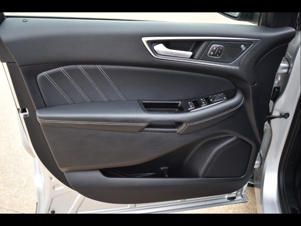 Vehicle image 22 of 30