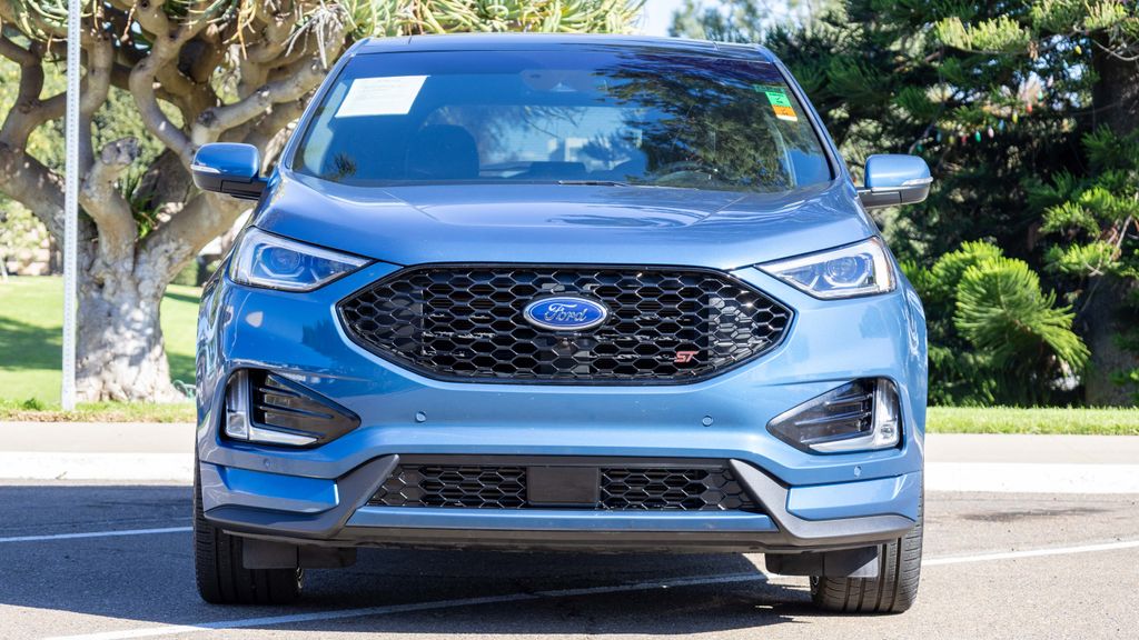 2019 Ford Edge ST Image 2 of 37