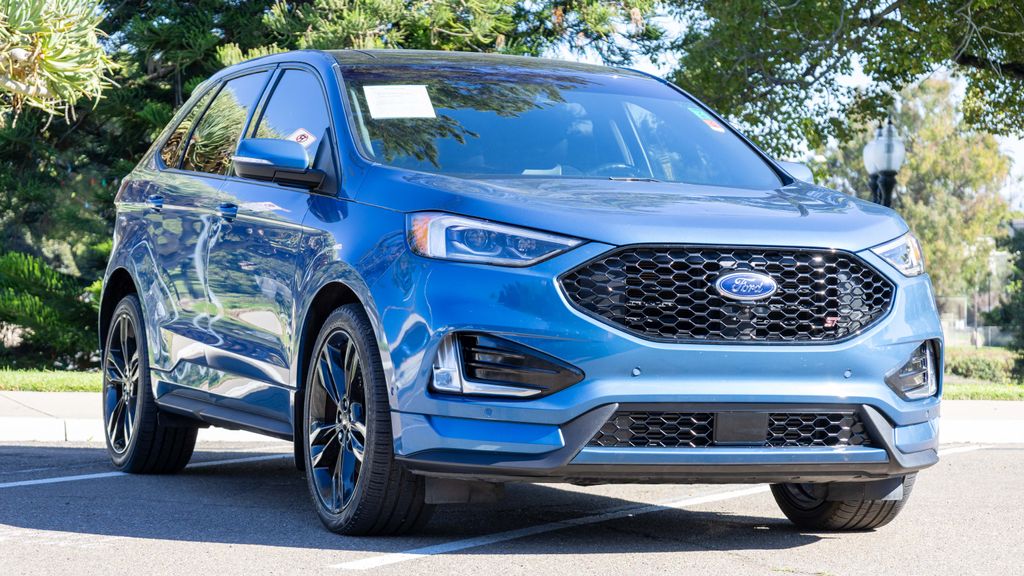 2019 Ford Edge ST Image 3 of 37