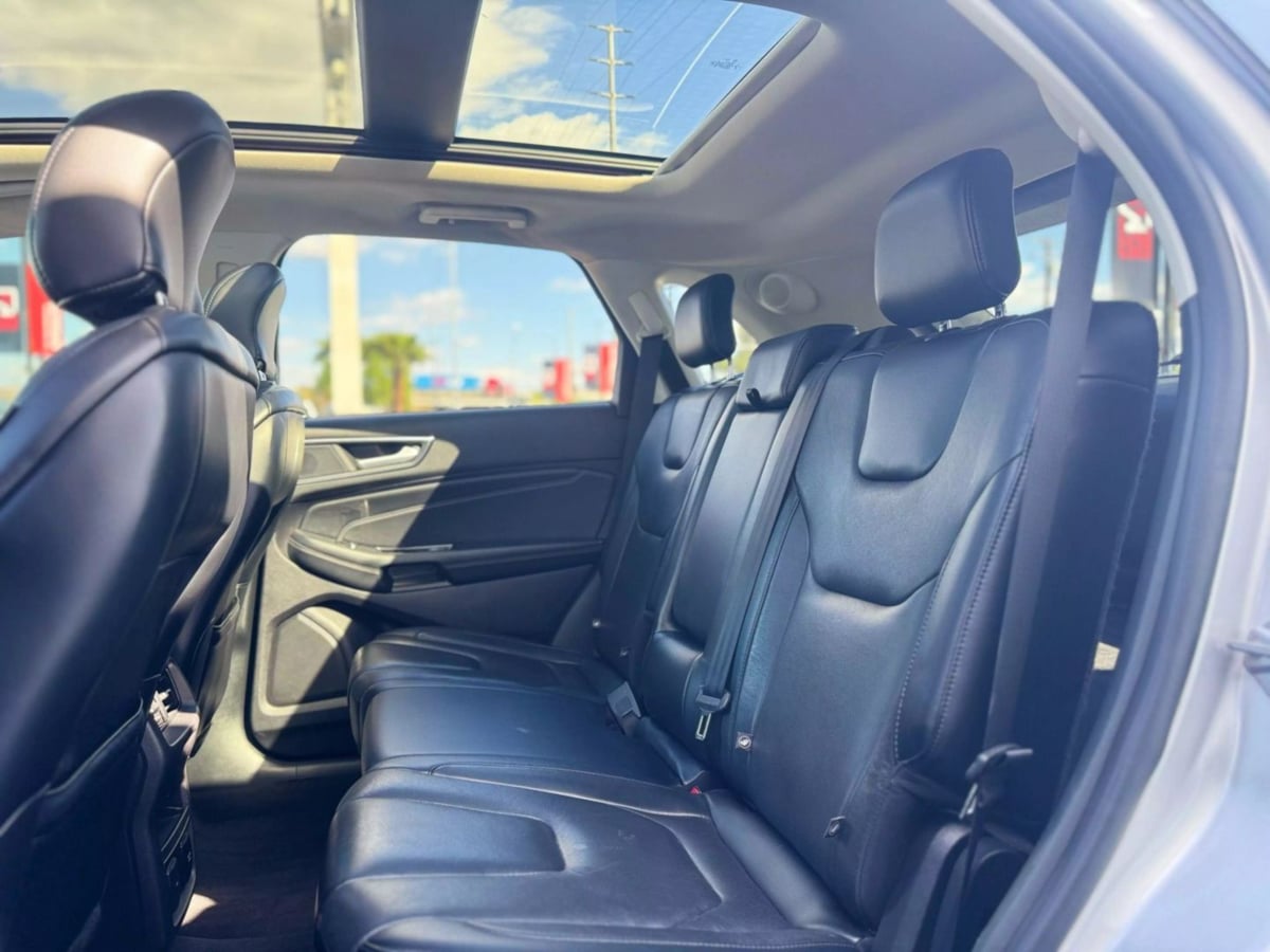 Vehicle image 21 of 36