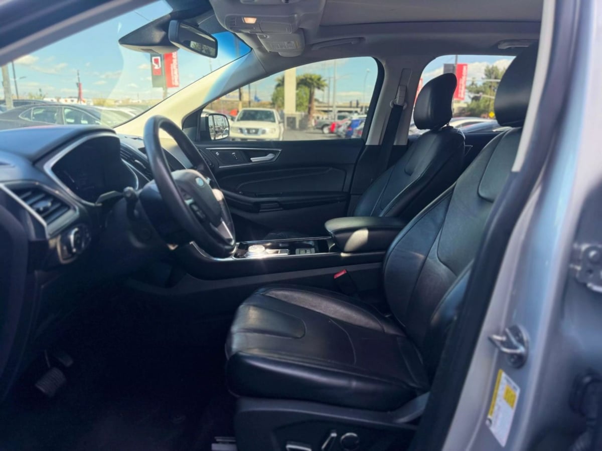 Vehicle image 19 of 36