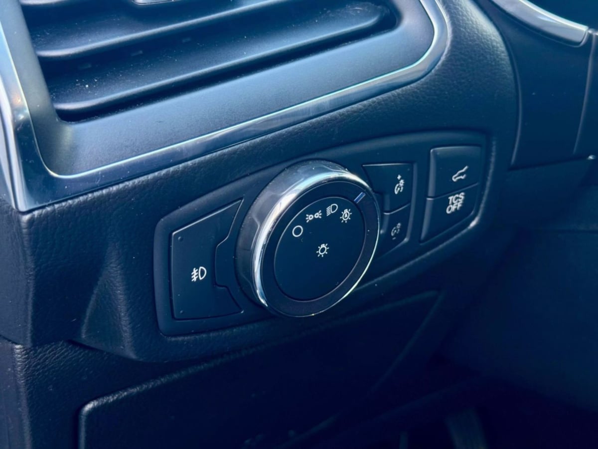 Vehicle image 31 of 36