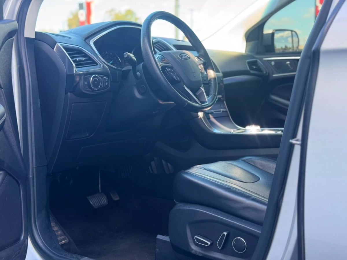 Vehicle image 17 of 36