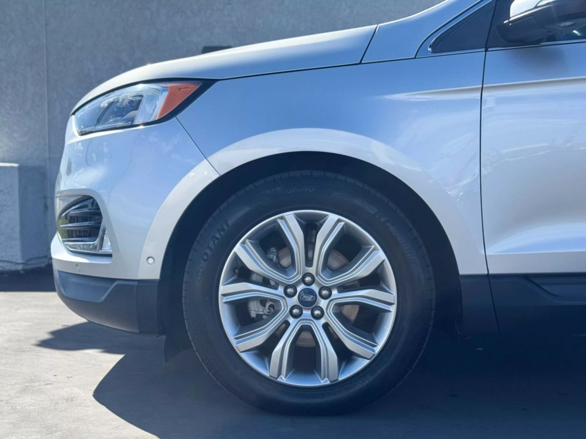 Vehicle image 9 of 36