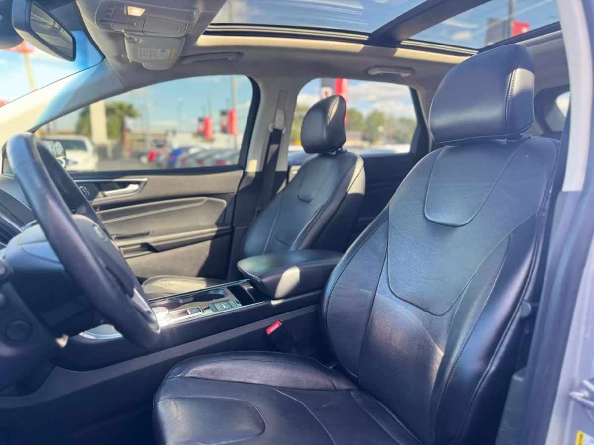 Vehicle image 20 of 36
