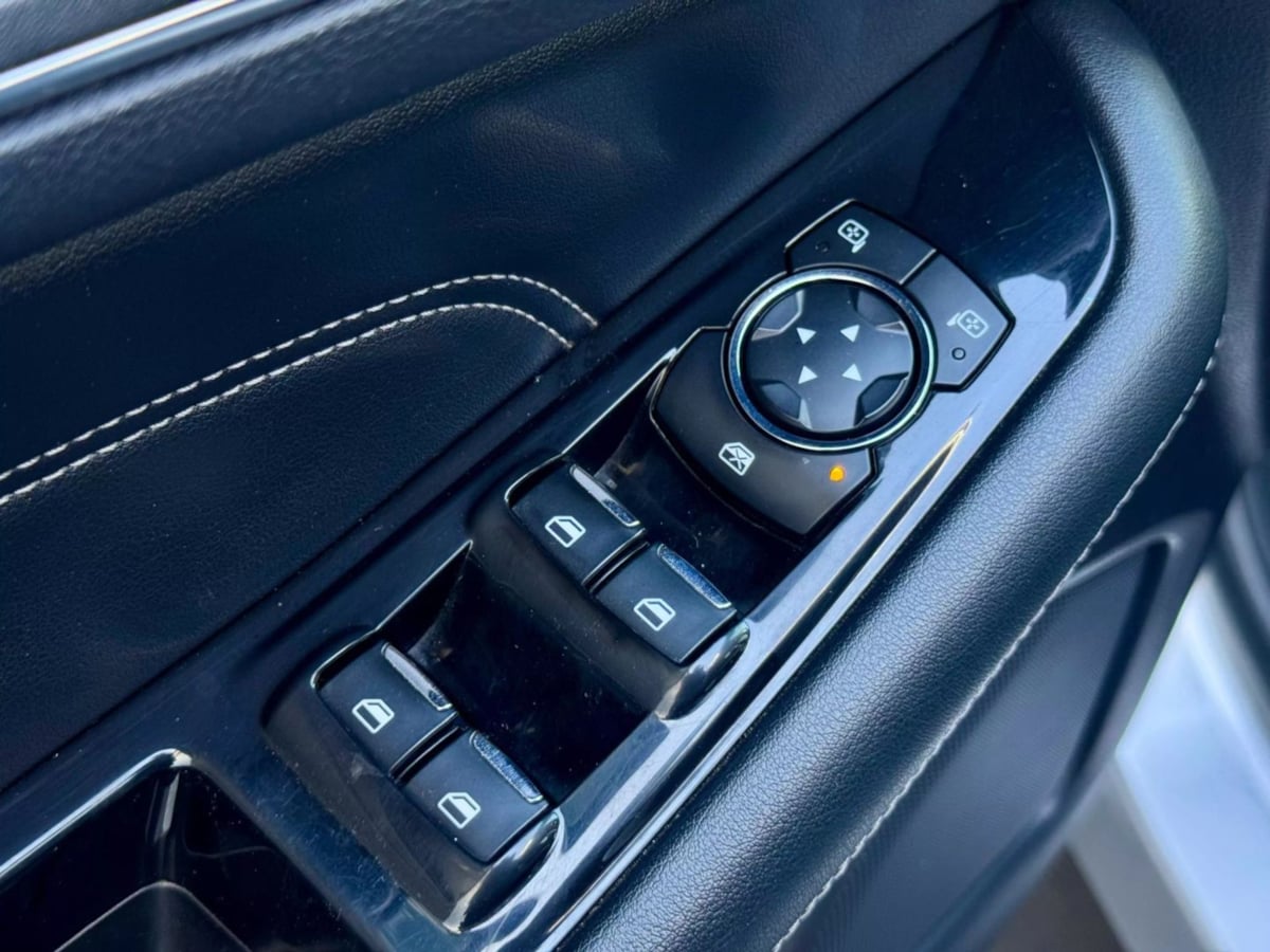 Vehicle image 32 of 36
