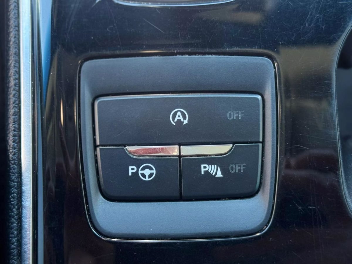 Vehicle image 23 of 36