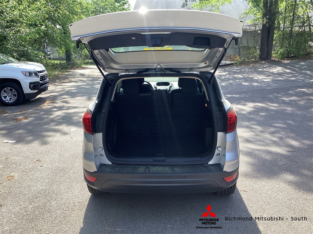 Vehicle image 13 of 19