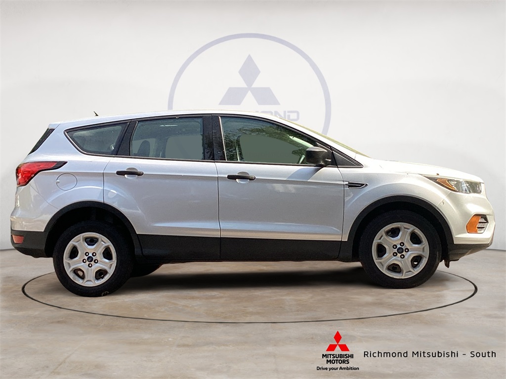 Vehicle image 4 of 19