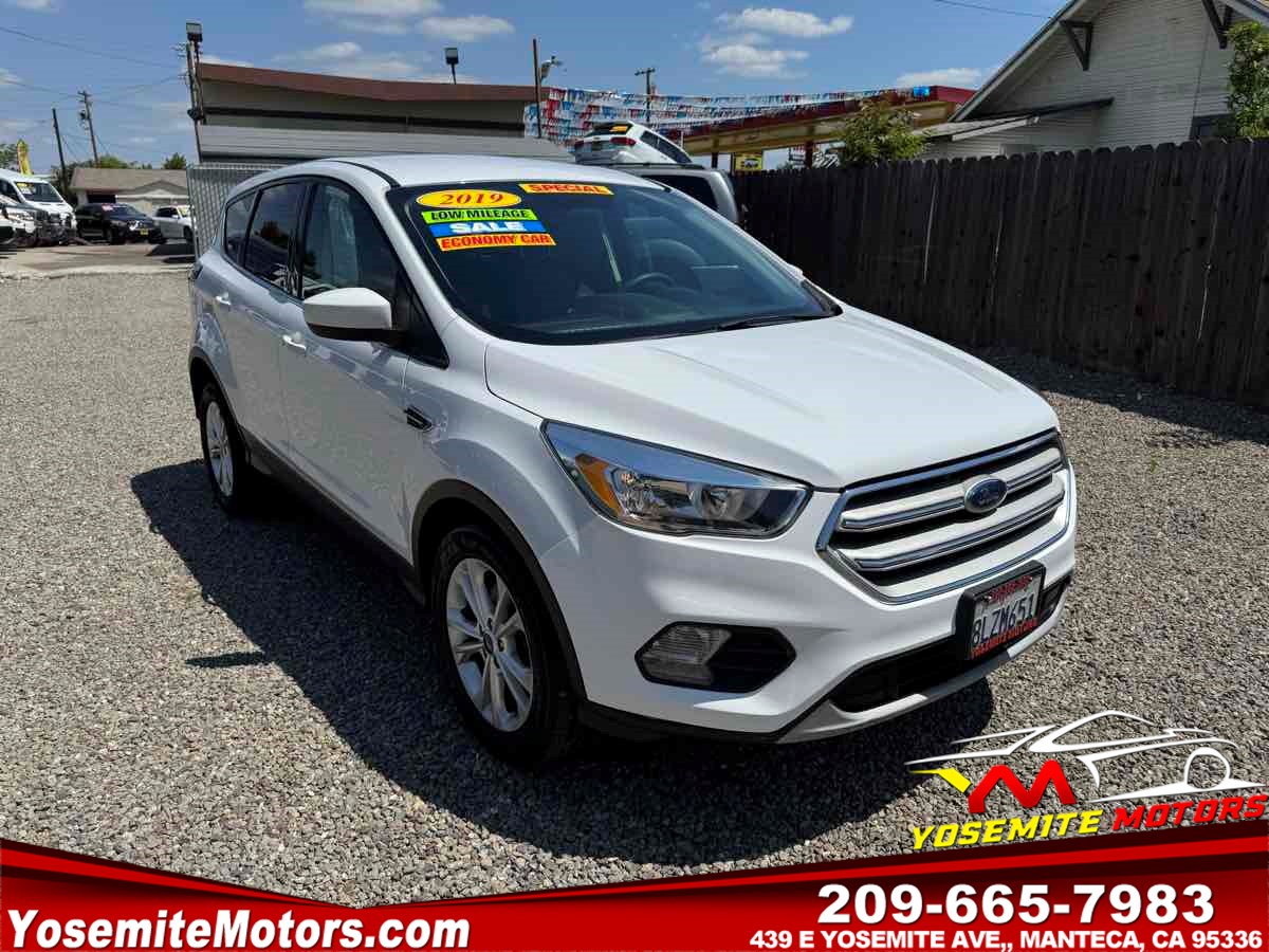 2019 Ford Escape SE Image 3 of 16