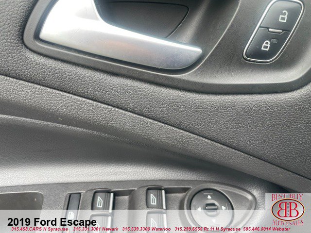 Vehicle image 14 of 16