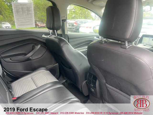 Vehicle image 9 of 16