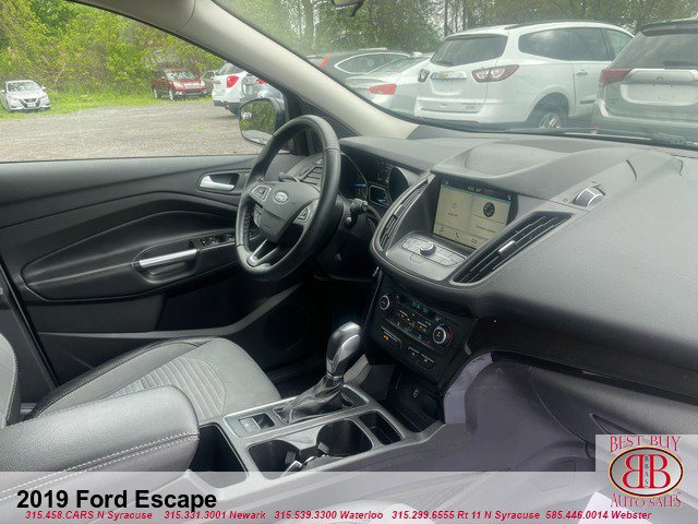 Vehicle image 11 of 16