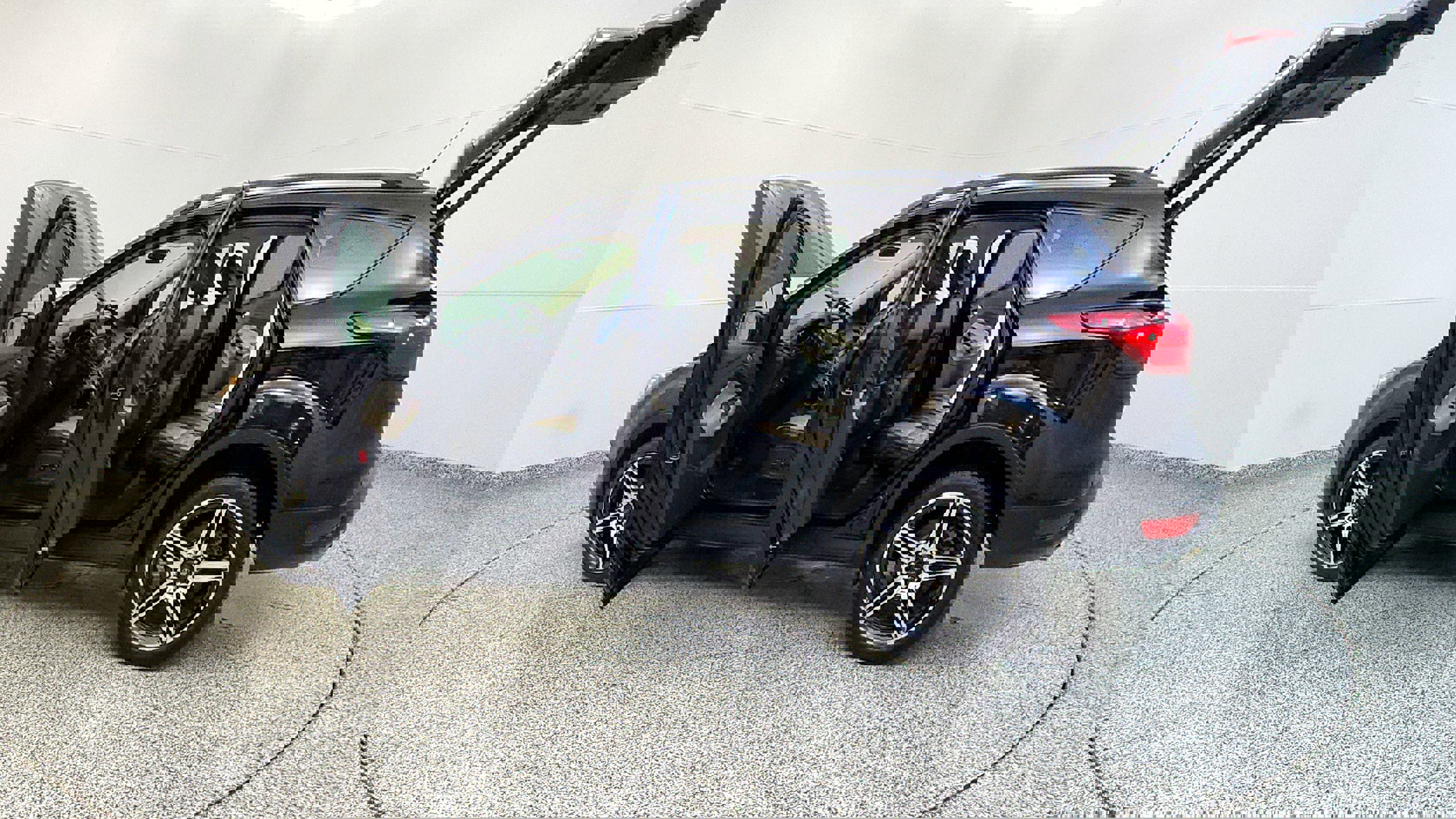 Vehicle image 11 of 32