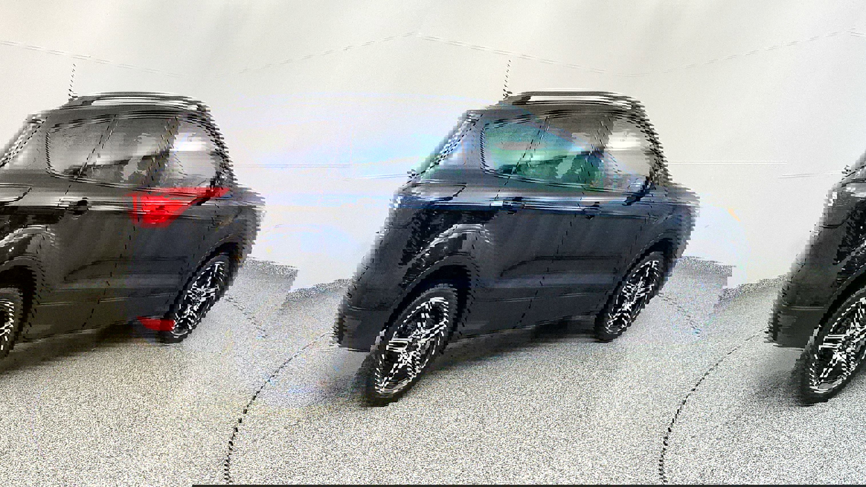 Vehicle image 2 of 32