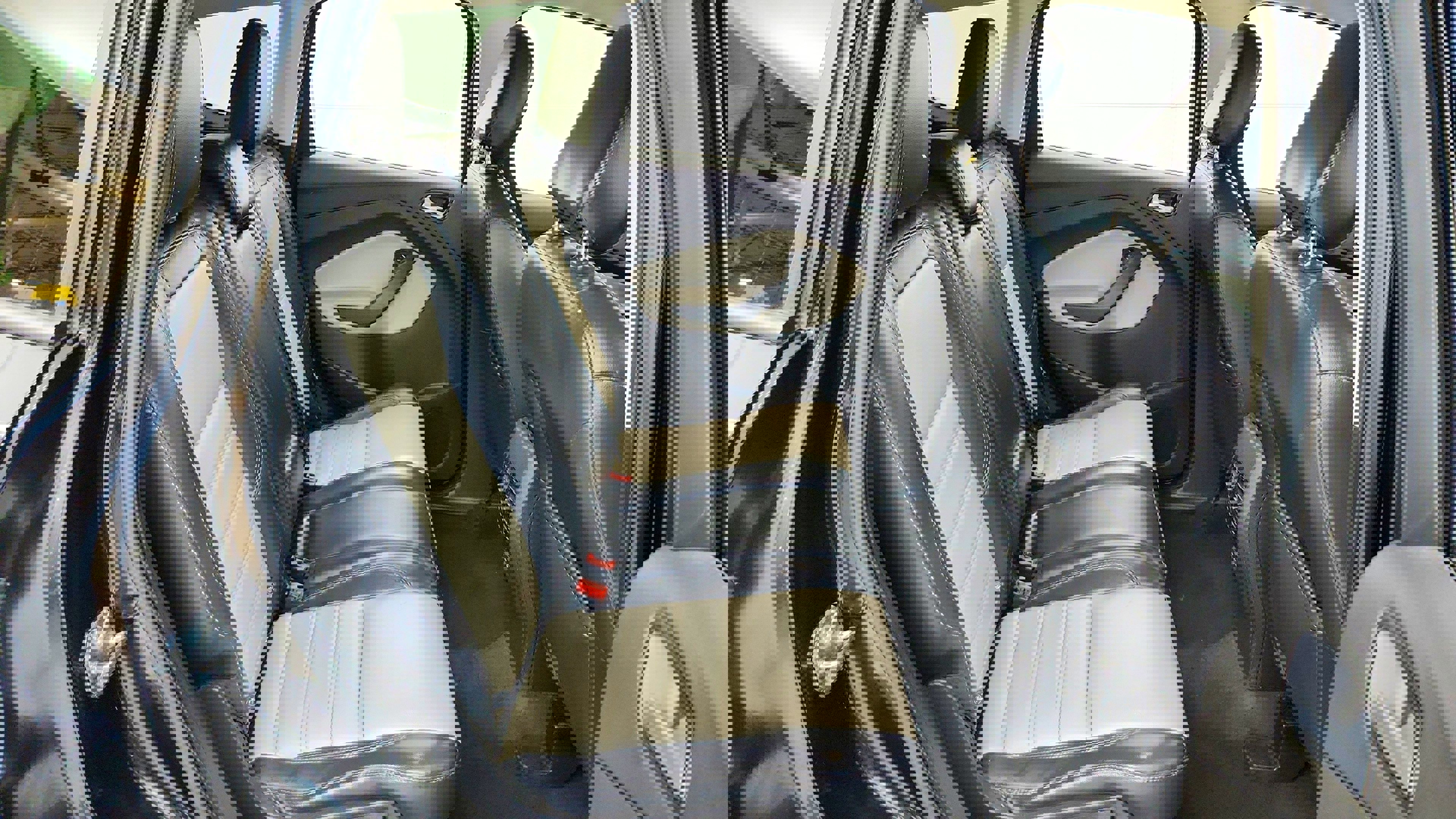 Vehicle image 29 of 32