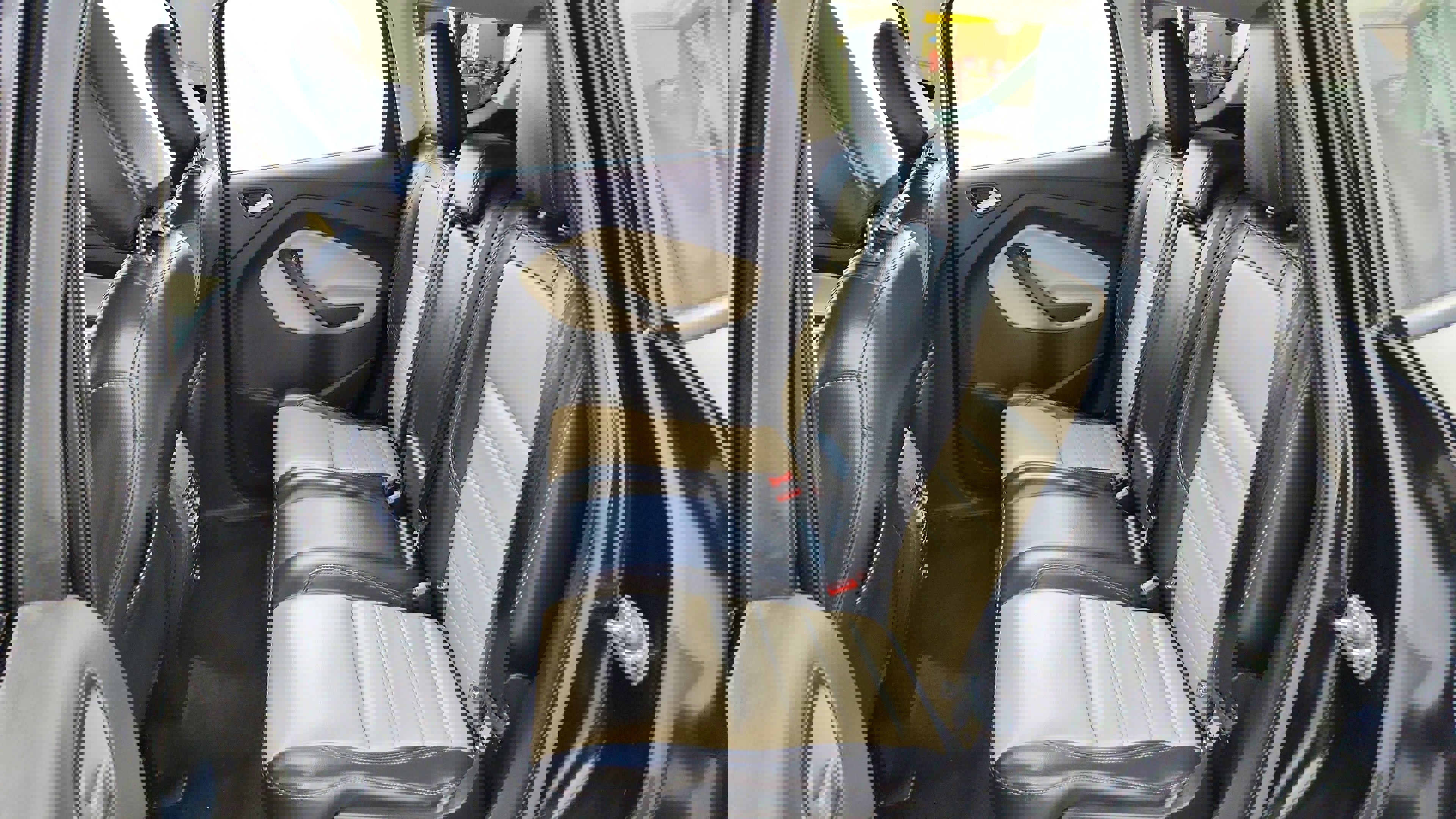 Vehicle image 27 of 32
