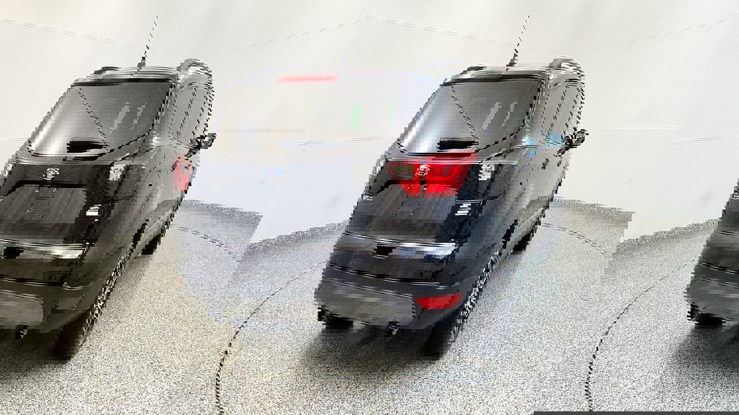 Vehicle image 8 of 32