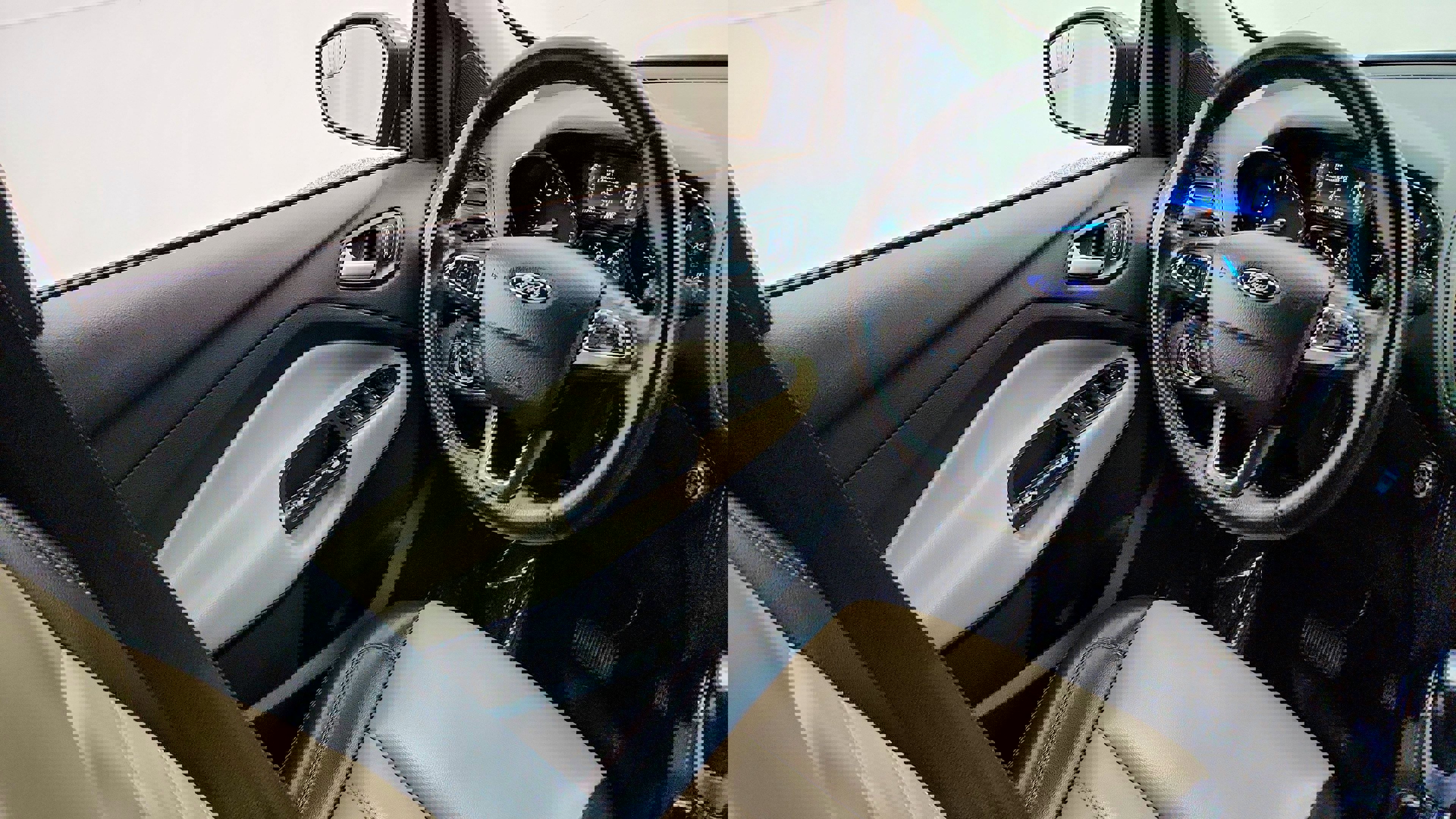 Vehicle image 25 of 32
